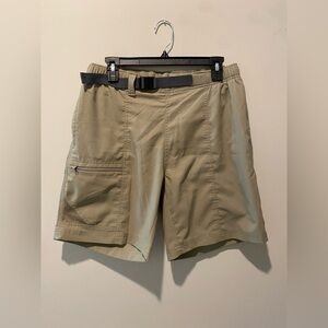 Men’s - Columbia Mountaindale Omni Shade Cargo Short - Size Medium (8” inseam)